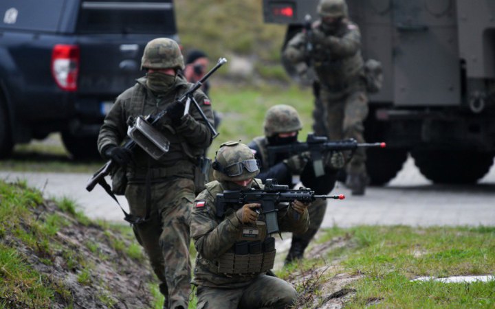 Російський військовий вертоліт порушив повітряний простір Польщі 