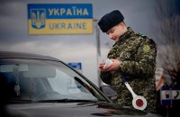 На кордоні з Кримом затримали мікроавтобус, оголошений у розшук Інтерполом