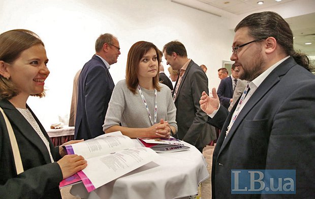 Roman Nytsovych (right) and guests of the forum