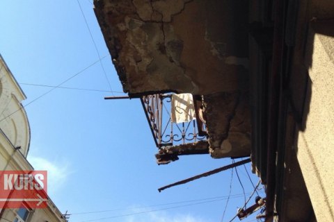 В Івано-Франківську пенсіонерка померла після падіння з третього поверху разом з балконом