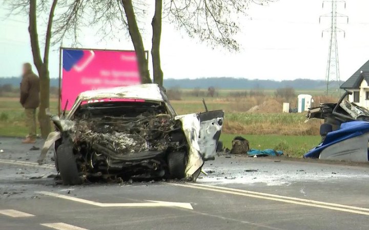 ЗМІ: в аварії у Польщі загинуло 5 українців, проводять ДНК-тести