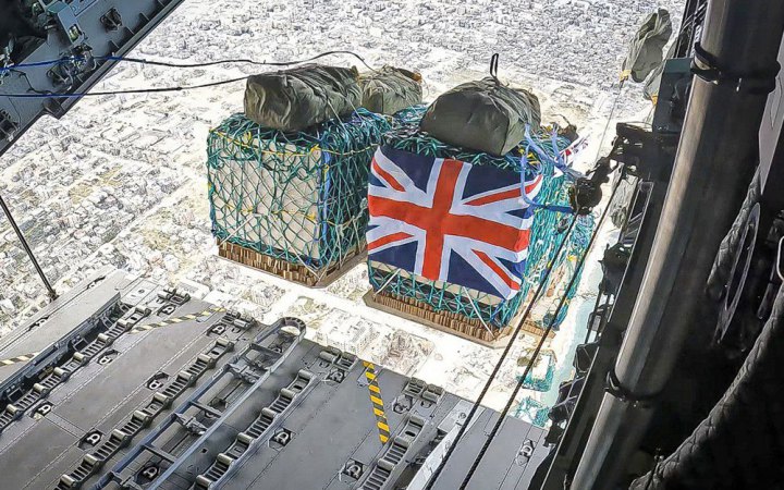 Збройні сили Великої Британії скинули продовольство цивільним у Смузі Гази