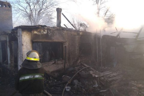 При пожаре в частном доме в Кривом Роге погиб мужчина и двое детей