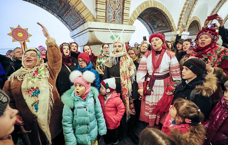 Українці колядують в метро у Києві , 13 січня 2023 р.