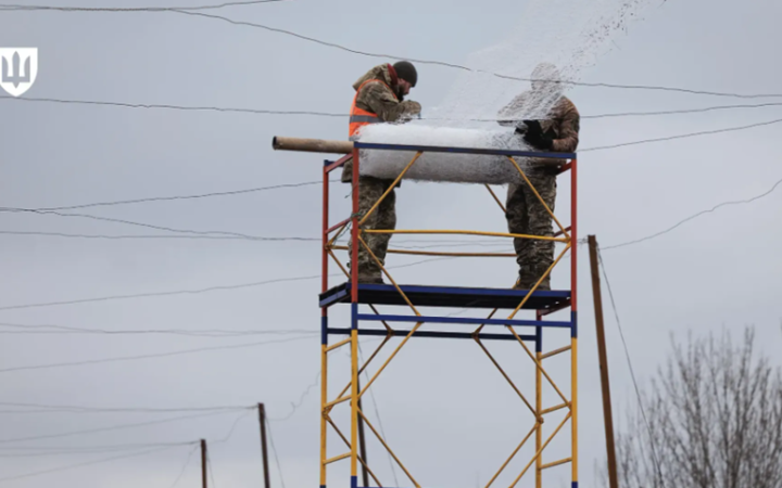 На Дніпропетровщині 42 км дороги облаштували антидроновою сіткою