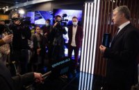 Телеканали "Прямий" і "5 канал" об'єднались у медіахолдинг, Порошенко передав свої акції журналістам 