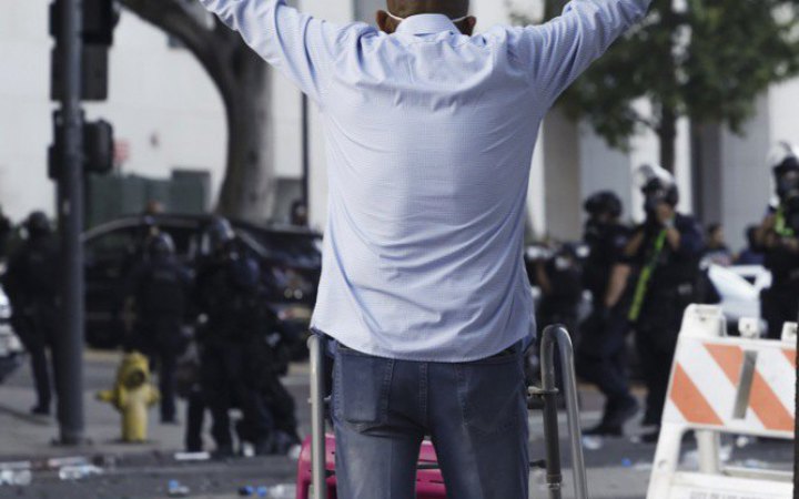 У містах США готують нові масові акції. Зокрема, в суботу – день народження і параду Трампа