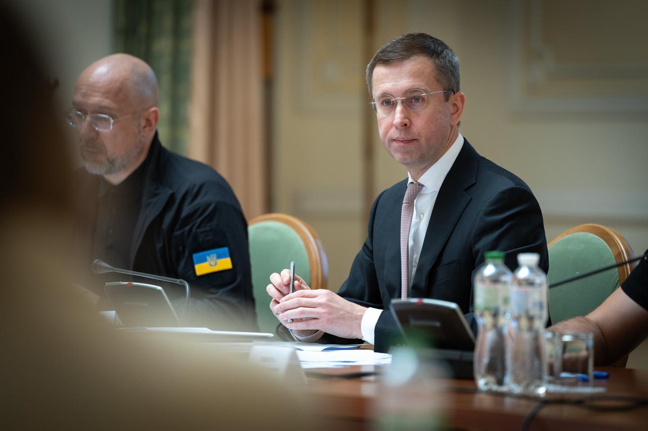  Прем'єр-міністр Сергій Корецький і&nbsp;Перший віцепремʼєр-міністр, міністр енергетики України Денис Шмигаль ( ліворуч)&nbsp;
