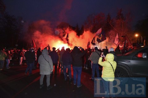 Активісти влаштували автопробіг до "Феофанії", щоб оголосити свої вимоги Зеленському