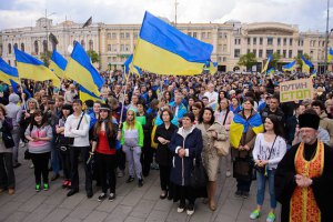 В 60 городах Чехии вывесили украинские флаги