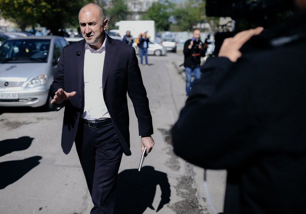 Румен Радев, лідер коаліції «Прогресивна Болгарія», після голосування на виборчій дільниці в Софії, 19 квітня 2026 року.