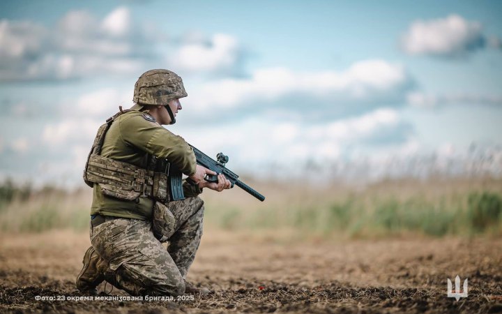 Генштаб: на фронті відбулося понад 100 боєзіткнень, ворог продовжує тиснути на Донеччині