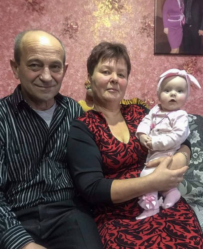 Віктор і Тетяна Далібожки з онукою