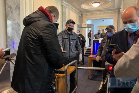 У Раді почав діяти спеціальний порядок доступу із сертифікатами або тестами