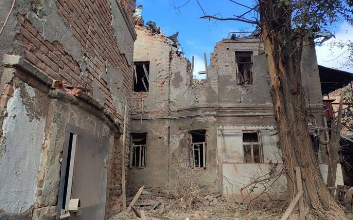 Окупанти вночі обстріляли ракетами Харківщину, пошкоджено будівлю