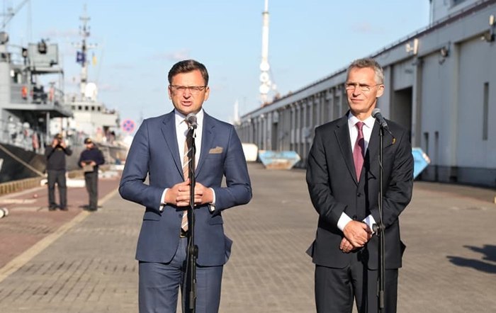 Вице-премьер-министр Украины по вопросам европейской и евроатлантической интеграции Дмитрий Кулеба и генсек НАТО Йенс
Столтенберг во время совместного брифинга в Одессе.