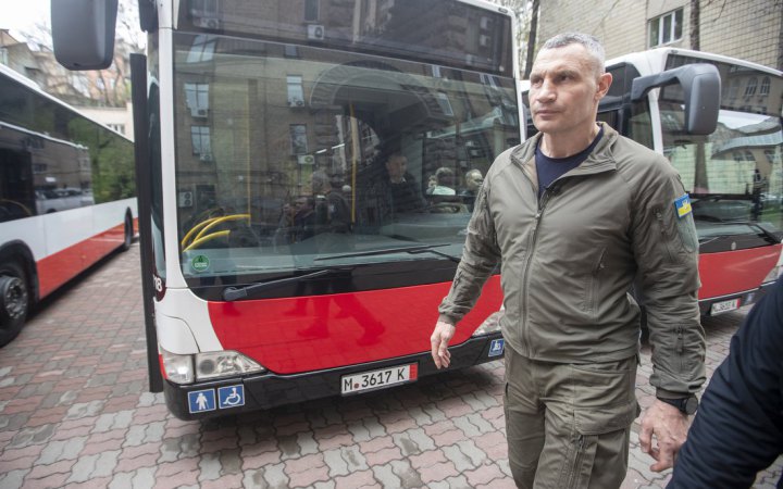 Німеччина передала Києву чотири сучасних міських автобуси з Wi-Fi у салоні, - Кличко