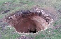 У Бахмутському районі стався обвал землі на глибину 15 метрів