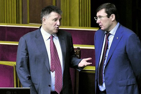 Луценко й Аваков обурені запобіжними заходами для затриманих податківців