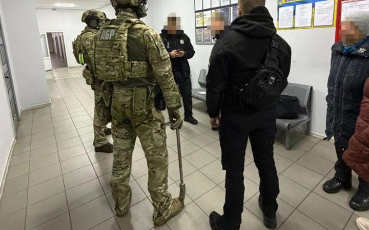 На Київщині викрили правоохоронця, який за $10 тисяч "кришував" наркобізнес