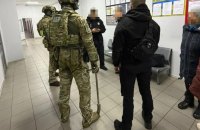 На Київщині викрили правоохоронця, який за $10 тисяч "кришував" наркобізнес