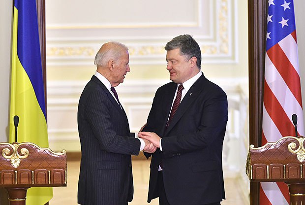 Встреча Петра Порошенка и Джо Байдена во время визита в Киев.