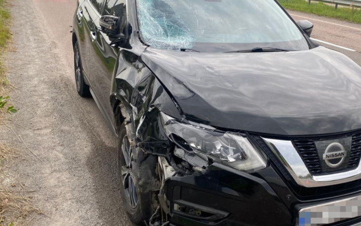 На Рівненщині затримали правоохоронця, який збив двох пішоходів на узбіччі. Один із постраждалих загинув