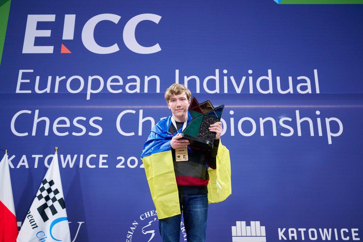 Дегтярьов на п'єдесталі