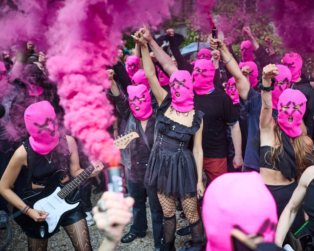 Учасниці акції Pussy Riot під час акції проти відкриття російського павільйону на Венеційській бієнале