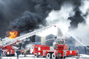 Угрозы для Киева от пожара на нефтебазе нет, - мэрия
