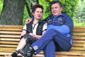 К Януковичу в Крым приехала жена