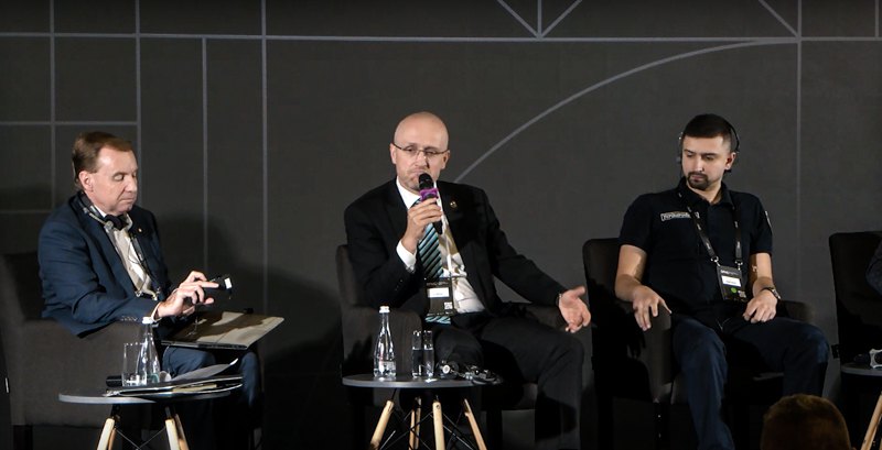 Зліва направо: Мік Раян, Ріхард Кубена та Герман Сметанін