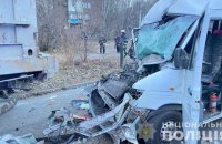 В Запорожье маршрутка въехала в грузовик, пострадали шесть человек