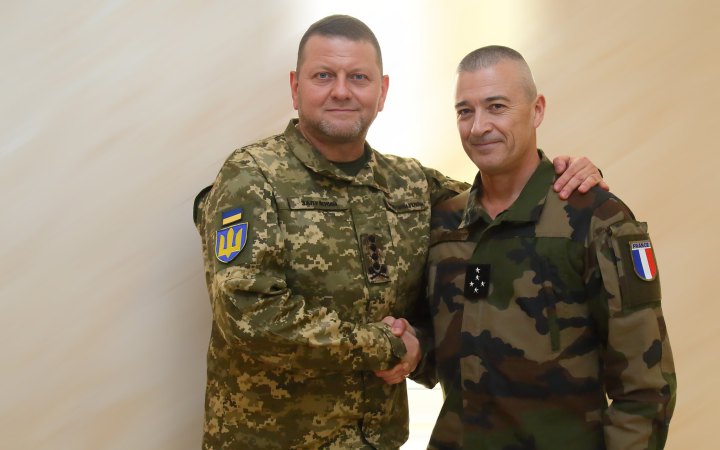 Залужний і генерал французької армії обговорили потребу України у винищувачах F-16