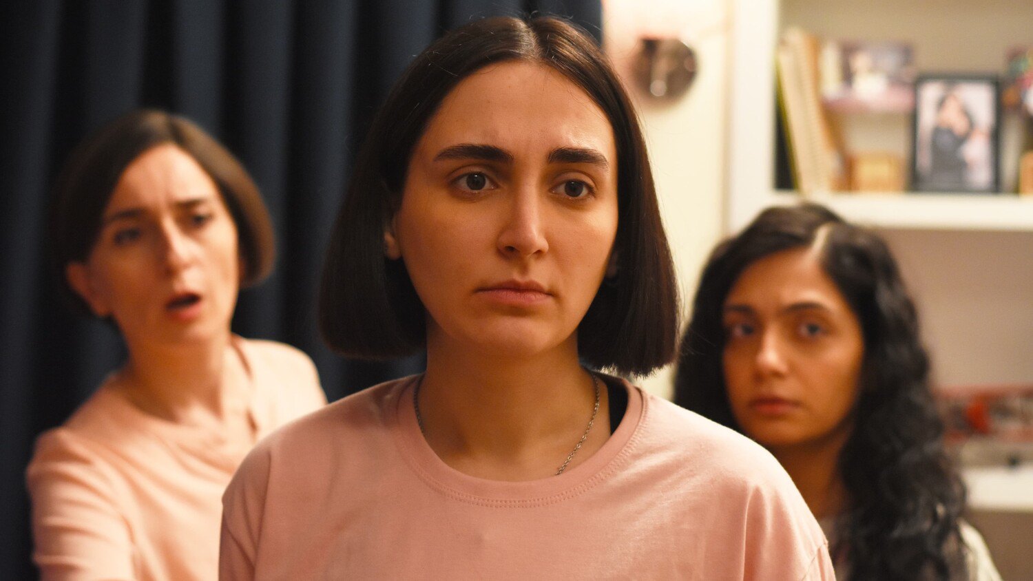 Кадр зі стрічки «Насіння священного інжиру»