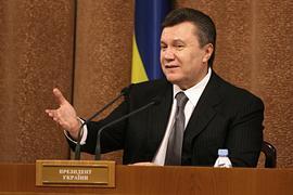 Янукович обещает пенсию 1380 гривен в конце года
