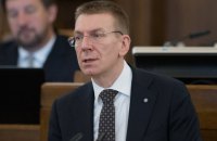 Очільник МЗС Латвії потролив Захарову через український борщ 