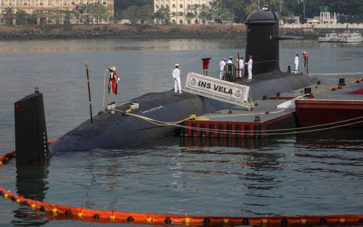 Індія схвалила закупівлю французьких підводних човнів і винищувачів