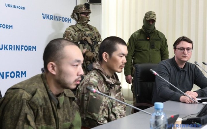 Полонені китайці задоволені ставленням України і розповіли, що куштували їжу з Макдональдсу