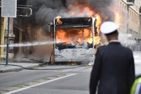У центрі Рима загорівся пасажирський автобус