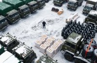 Порошенко заявив, що везе на східний фронт рекордну партію техніки – вантажівки, дрони та півтисячі шин