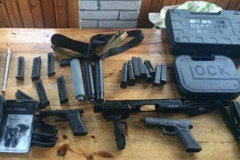 СБУ перекрила канал доставки в Україну пістолетів Glock
