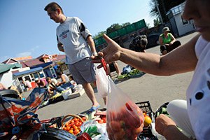 ​Украинские покупатели уходят с рынков в супермаркеты