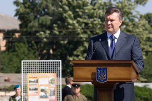 Янукович улетел прощаться с Джарты
