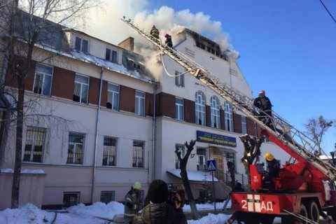 ​В Черновцах возник пожар в транспортном колледже