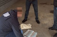 На Хмельниччині очільника Держпраці та підприємицю підозрюють у махінаціях