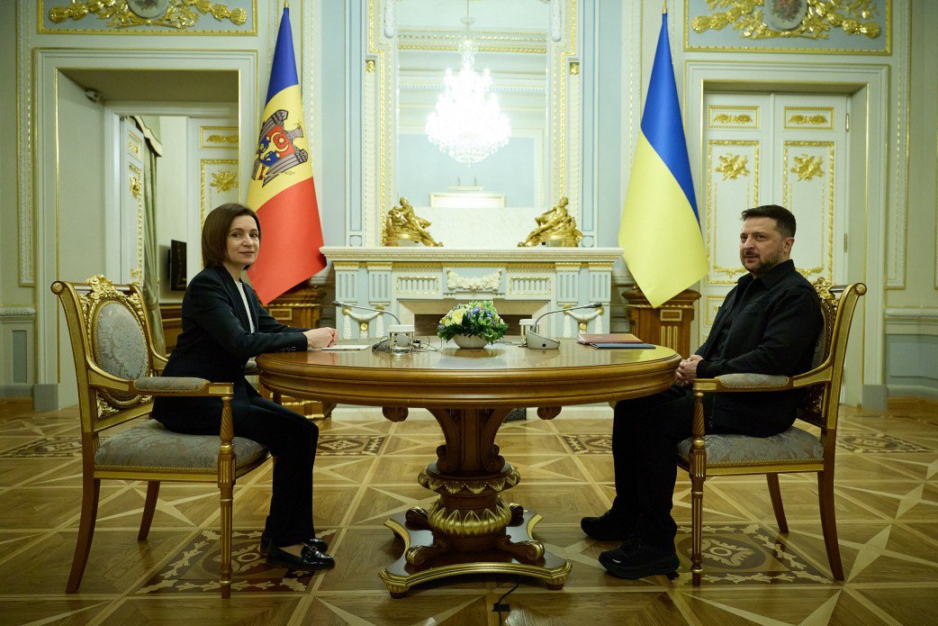 Президент України Володимир Зеленський під час зустрічі в Києві з президенткою Молдови Маєю Санду, 26 квітня 2026 року. 
