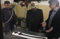 Два древних меча передали на исследование в институт Патона