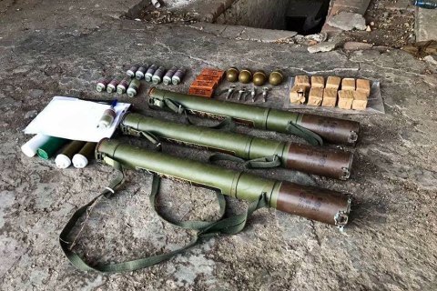 В подвале жилого дома в Чермалыке обнаружили схрон с боеприпасами