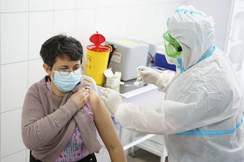 За минулу добу в Україні від коронавірусу щеплено 1713 осіб